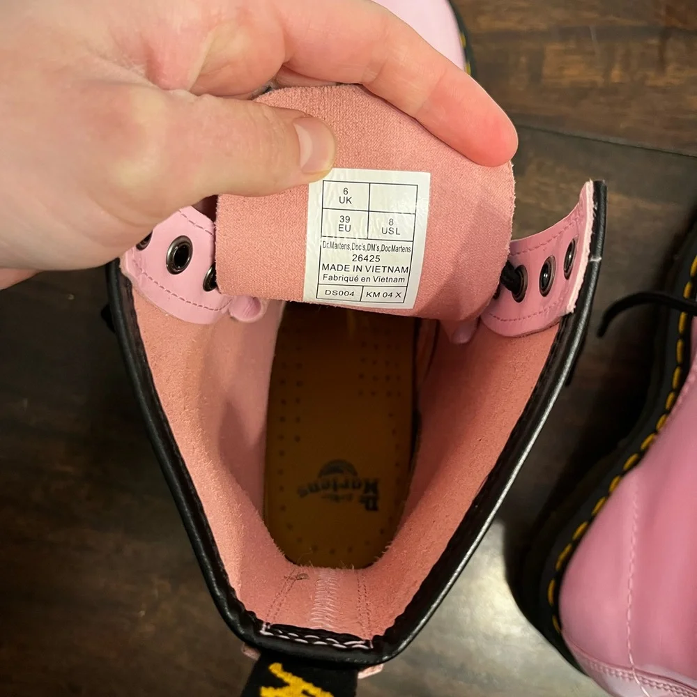 Dr. Martens 1460 Patent leather Pale Pink Combat Boots Barbiecore size 8 women’s - Picture 3 of 14